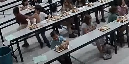 DEČAK HEROJ SPASIO DRUGA OD SIGURNE SMRTI Osmogodišnjak dobio odlikovanje, njegova hrabra reakcija oduševila je svet! (VIDEO)