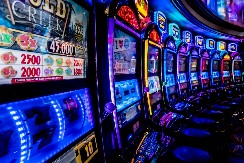 OBRAČUN DRŽAVE SA ILEGALNIM KOCKARNICAMA Pojedinci često koriste rupe u zakonu