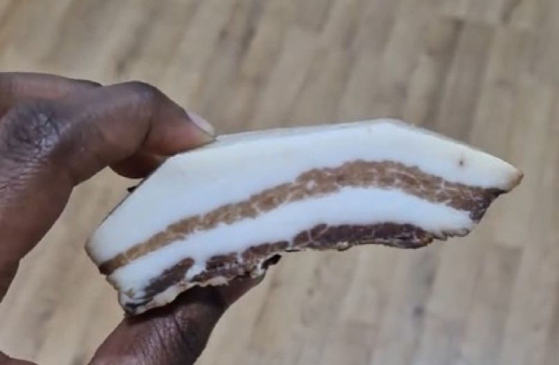 SVAKA SRPSKA KUĆA MORA OVO DA IMA, A KOD NJE JE NEZAMISLIVO Snajka iz Zambije o predmetima bez kojih ne možemo, jedno ju je posebno šokiralo! (VIDEO)