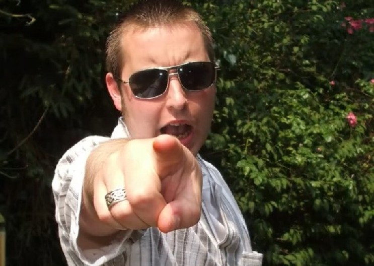 PRE 12 GODINA OBEĆAO DA ĆE DOĆI NA SAHRANU SVOG DEDE Od tada ga više niko nije video, roditelji ubeđeni da je  živ, evo i zašto! (VIDEO)