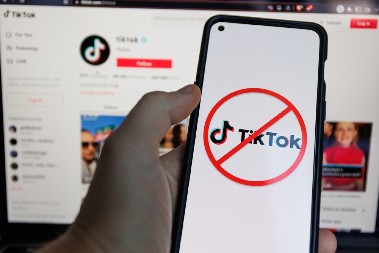 NA ZAHTEV RODITELJA Albanija blokira Tiktok