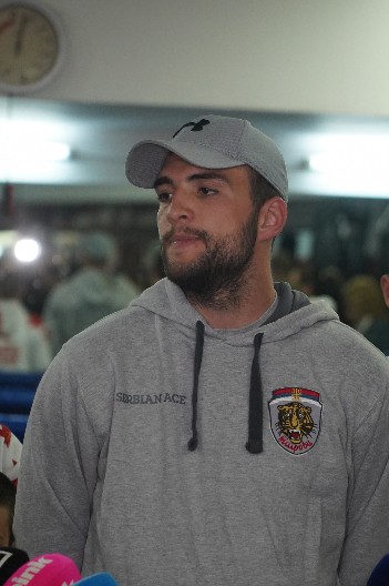 ''ZAŠTO LAŽEŠ NAROD?'' Naša pevačica uzvratila Veljku Ražnatoviću, naterala ga da javno prizna istinu