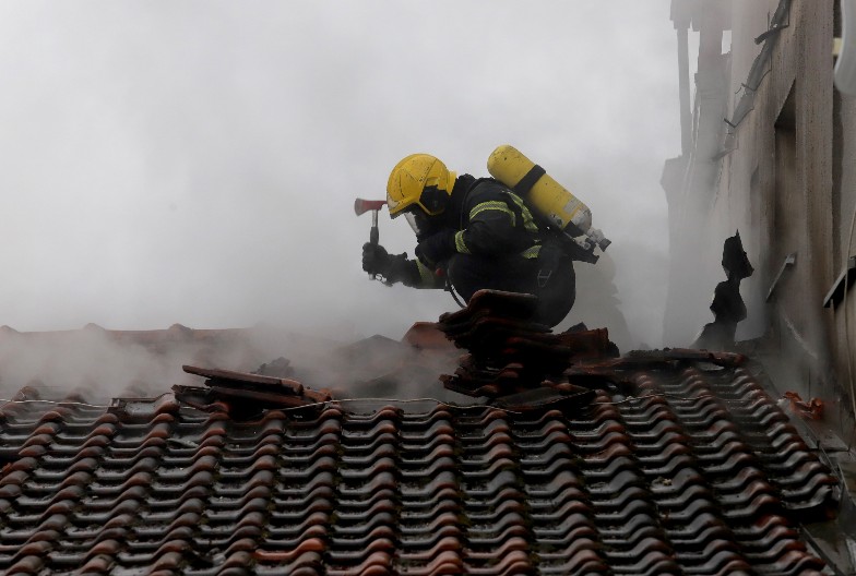 DVE OSOBE ZAROBLJENE U STANU- BUKTINJI Drama u Blacu posle izbijanja požara