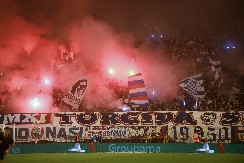 VAŠ JE SAN SRPSKO KOLO NA... Torcida istakla poruku u kojoj pominju Srbe, posle toga je nastao haos (FOTO)