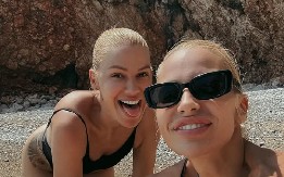 SESTRA NATAŠE BEKVALAC POKAZALA DEKOLTE! Kristina bez trunke šminke, a svi komentarišu jedno (FOTO)