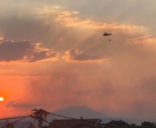 SRPSKI HELIKOPTER DRUGI DAN U AKCIJI U CRNOJ GORI! Vatrena stihija divlja širom zemlje, u toku je iscrpljujuća borba! (VIDEO)