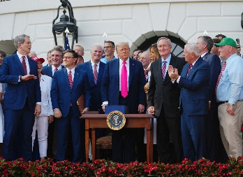 AKO TO URADIMO, BOG ĆE NAS UKINUTI Šok izjava Trampovog "ratnog jastreba" ZAPREPASTILA Ameriku