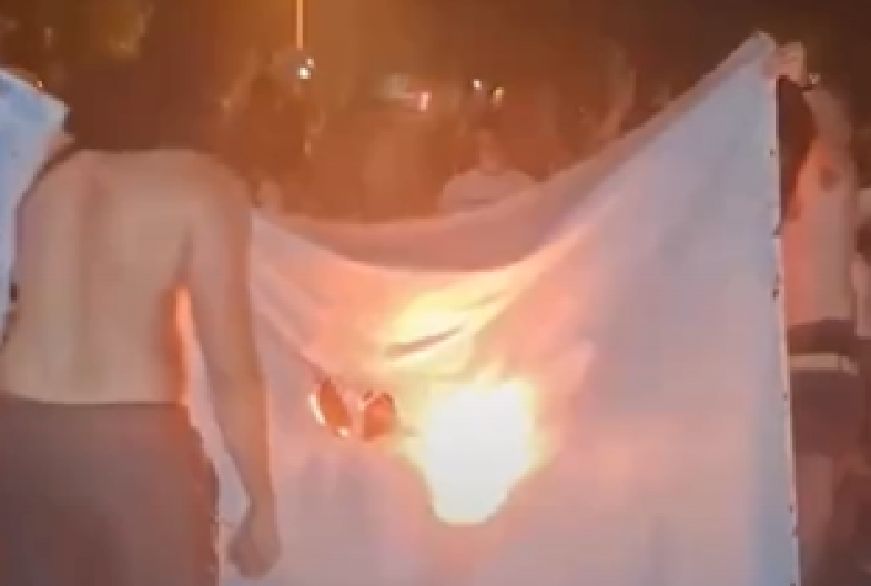 ''OGROMAN NOVAC JE ULOŽEN U LOMLJENJE KIČME SRBIJI'' Vučić poslao jaku poruku: Država će morati da uradi svoj posao (VIDEO)