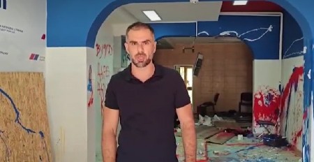 UŽASNI PRIZORI U SRPSKOJ ATINI Gradonačelnik Novog Sada i zabrinuti građani stigli u prostorije koje su blokaderi ruinirali u potpunosti (VIDEO)
