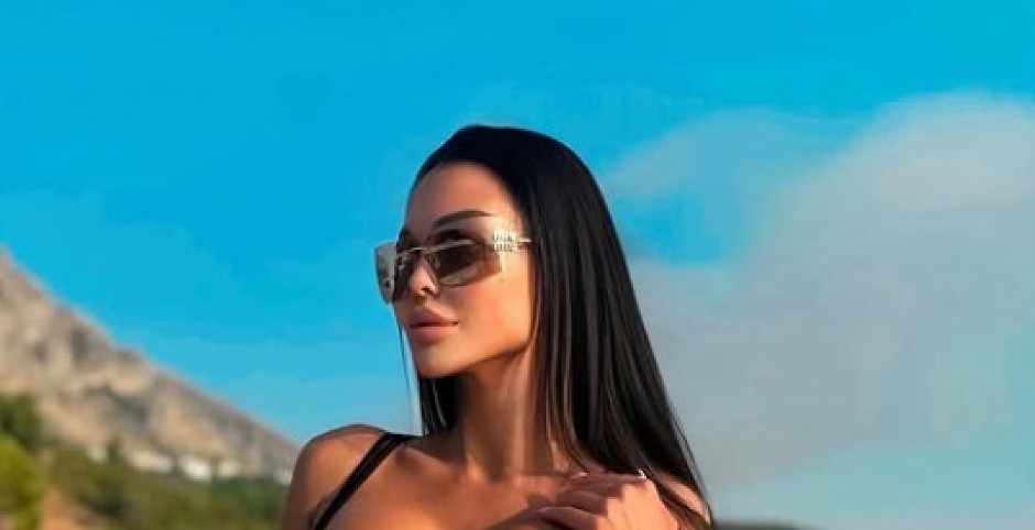 SA JAHTE NA DUŠEK! Maja Marinković pokazala sve što ima,  nema granica, golotinja bez cenzure (FOTO)