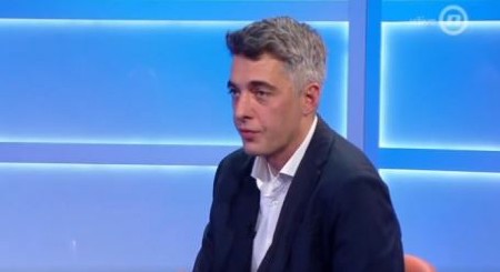 DOKLE IDE NJIHOVO LUDILO? Đorđe Miketic zadovoljan što su blokaderi u Valjevu pokušali da spale ljude u stambenoj zgradi! (FOTO)