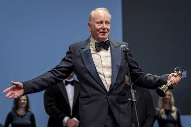 SLAVNI ŠVEDSKI GLUMAC DOBITNIK PRESTIŽNE NAGRADE NA SARAJEVO FILM FESTIVALU Stelanu Skarsgardu uručeno "Počasno srce Sarajeva"