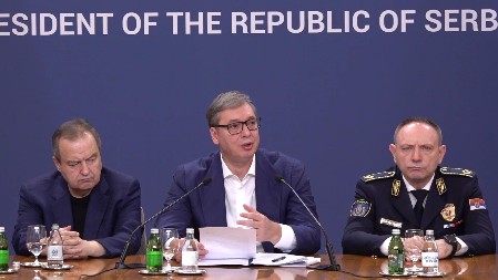 "ZAMISLITE VETERANA KOJI JE 1985. GODIŠTE" Vučić razobličio blokaredsku sagu: Sve je krenulo sa romantičnom pričom o "NAŠOJ DECI"