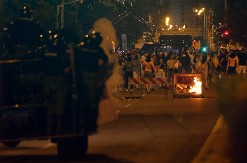 AMBASADOR EU U SRBIJI PRVI PUT OSUDIO NAPADE BLOKADERA Apelovao na izbegavanje svakog oblika nasilja prema političkim protivnicima i prostorijama političkih partija