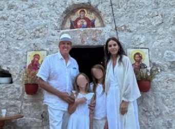 UDALA SE ZA OSNIVAČA GUGLA, POSTALA MILIONERKA, SAD KRSTILA DECU POD OSTROGOM Prve fotografije sina i ćerke dospele u javnost