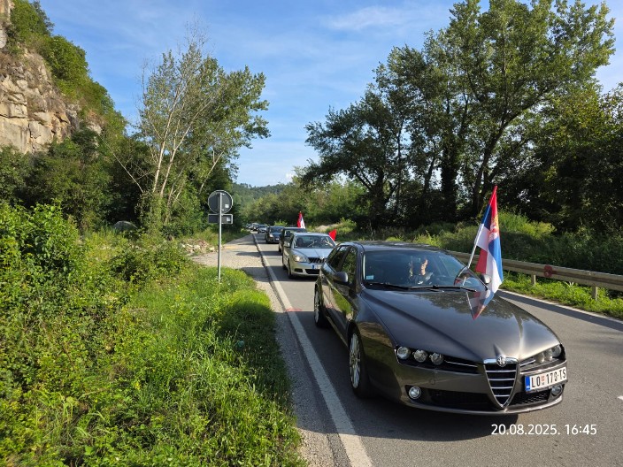 IZ LJUBOVIJE KRENULI NA SKUP U LOZNICI Građani su ustali protiv blokada (FOTO)