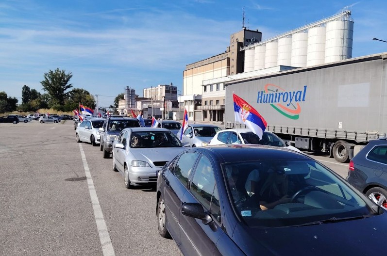 GRAĐANI IZ ŠAPCA KRENULI KA LOZNICI Dosta ima je blokada (VIDEO)