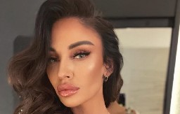 SKAČE PRITISAK! Katarina Živković pokazala grudi bez cenzure i savršenu figuru u plićaku (FOTO)