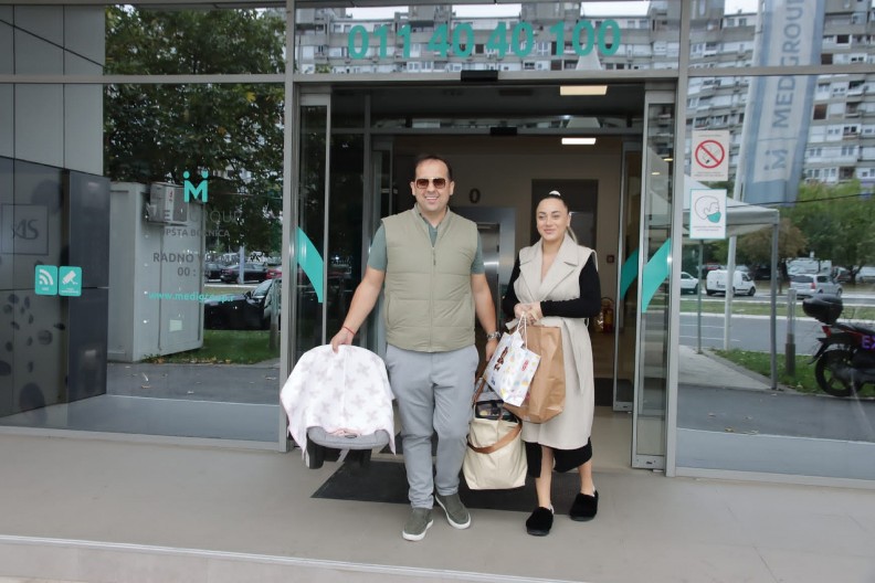 RAZVODI SE OD 15 GODINA MLAĐE? Zbog nje je ostavio ženu, a sada nagovestio krah: "Kada vaška želi da postane aždaja"