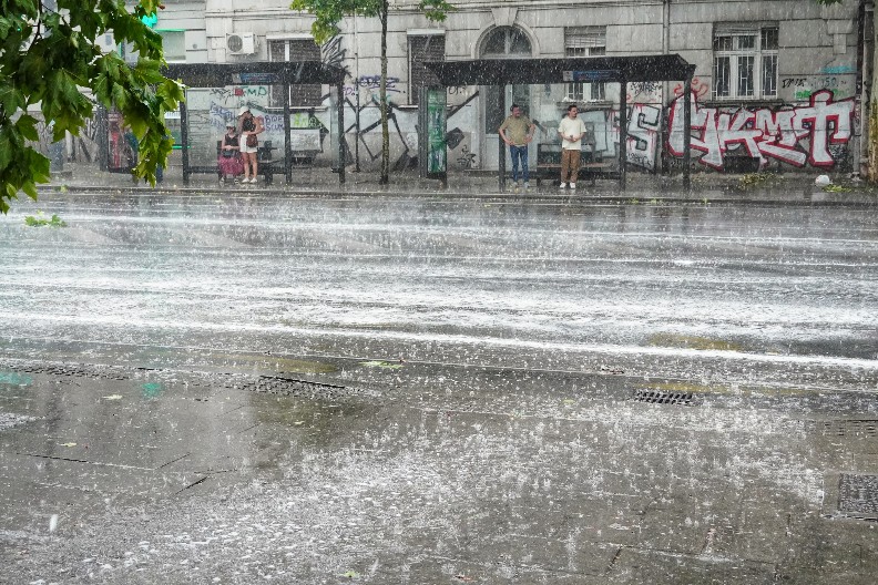 I BEOGRAD NA UDARU! Hitno saopštenje RHMZ, nevreme počinje za manje od sat!
