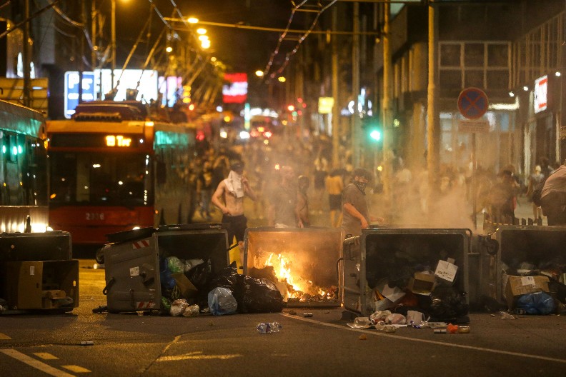 BEZ LICA, BEZ PLANA, SAMO NASILJE Tri razloga zbog kojih blokaderi beže od dijaloga sa Vučićem
