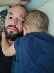 "SRCE MI SE SLAMA ZA TEBE, SINE MOJ!" Otac monstrum ubio sina (2) pištoljem za svinje, a pre krvavog pira oglasio se na Fejsbuku