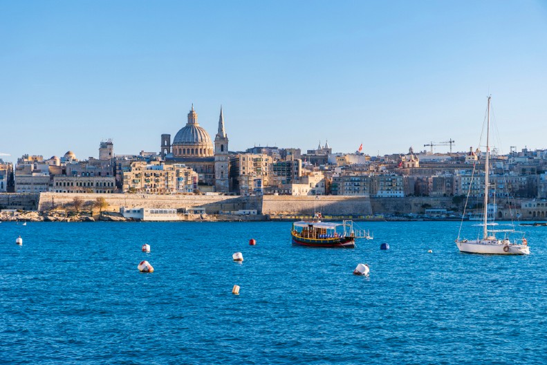 OBJAVLJENA LISTA 10 NAJLEPŠIH LUKA NA SVETU Na prvom mestu je raskošna prestonica malog ostrva koje Srbi obožavaju