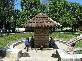 ČUVENA JE PO VEOMA VISOKOJ TEMPERATURI VODE Mnogi Srbi obožavaju ovu banju
