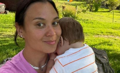 UMESTO USPOMENE – UŽAS Snimila selfi sa ćerkom, a onda na fotografiji primetila nešto jezivo