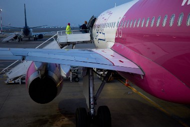 NOVA ZABRANA U AVIONIMA Tri predmeta koje putnici više ne smeju da nose u prtljagu