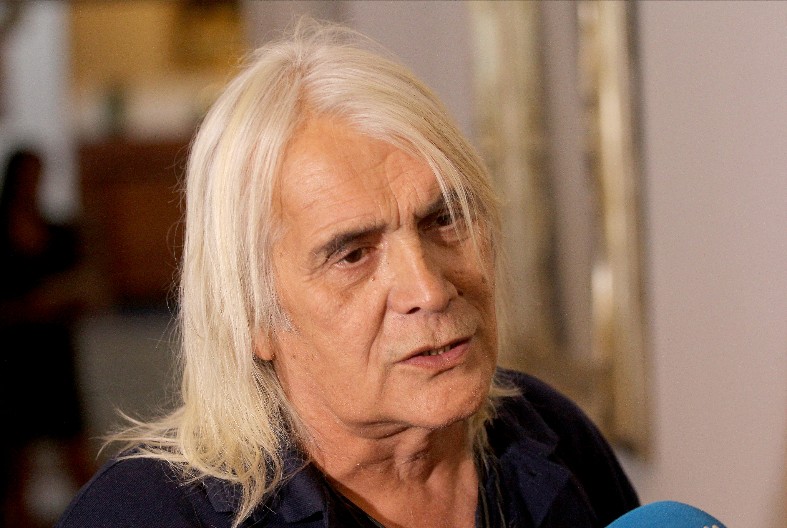 "KUPOVALI SMO MU CIGARETE I UPLAĆIVALI KREDIT, NJEGOVA ŽENA..." Prijatelji Bore Đorđevića otkrili nepoznate detalje o njemu: "Svaki put kad dođe u Čačak..."