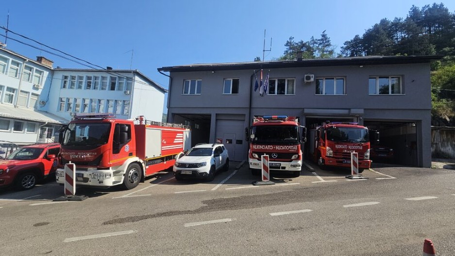 SIRENE ĆE ODJEKIVATI SUTRA TAČNO U PODNE U OVA TRI GRADA "Ostanite pribrani"