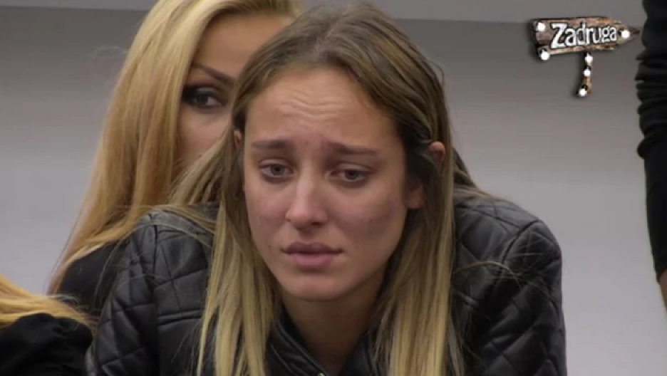 "ZBOG RODITELJA SAM ZAVRŠILA NA LEKOVIMA" Luna Đogani prvi put o teškom periodu: "Bila sam mentalno uništena sa 40 kilograma"