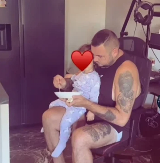 FILIP CAR ČUVA ĆERKU NAKON POMIRENJA SA ALEKSANDROM Pokazao kako provodi vreme sa naslednicom, prizor istopio srca (FOTO)