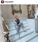 ĆERKA NAJBOGATIJEG SRBINA POZIRALA GOLA Fotografijom obnažene zadnjice zaprepastila javnost (FOTO)