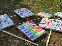 BLOKADERI IZNELI UKRAJINSKU ZASTAVU Poruke protiv Rusije na transparentima na prvom blokaderskom prajdu