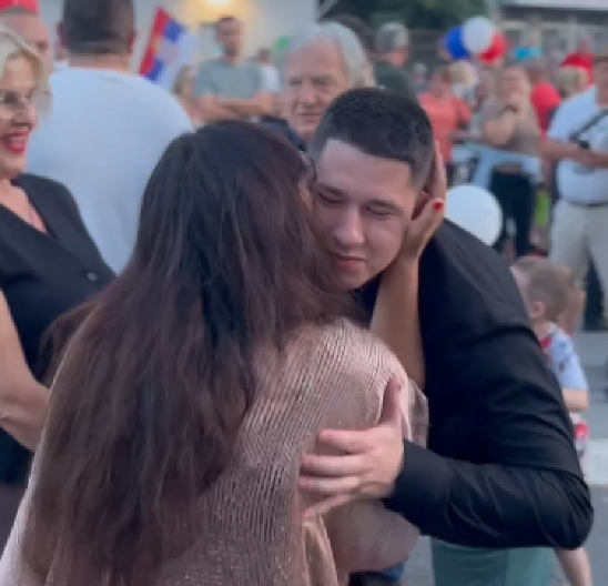 "ĆACI" POBEĐUJU Reka građana na Banjici pokazala da ne da svoju Srbiju i da je protiv blokada i nasilja (VIDEO)