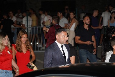 BESPREKORNO STILIZOVANE, A DA VIDITE TEK OVE BALETANKE Nika Tošić u laganoj odeći, ali Atinin autfit možete iskopirati na keca, sveden i upečatljiv