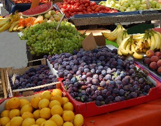 GASTROENTEROLOG SA HARVARDA UPOZORAVA Omiljeno voće Srba može ozbiljno da ugrozi zdravlje creva