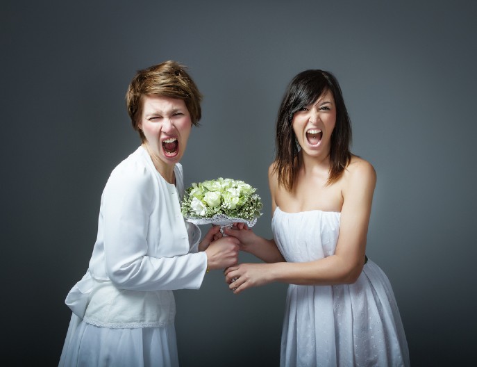 NEVIĐENI SKANDAL NA VENČANJU Majka mladoženje uhvatila gošću da jede u toaletu, usledila žestoka svađa - mreže eksplodirale od komentara!