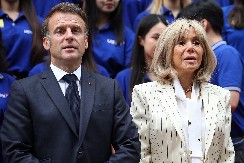 Ž ATAK! Makron ima novu misiju - izneće "naučne dokaze" da je Brižit žena!