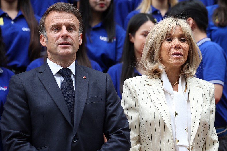 Ž ATAK! Makron ima novu misiju - izneće "naučne dokaze" da je Brižit žena!