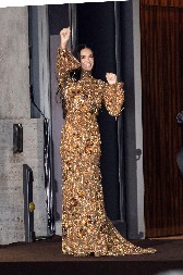 BOGINJA JE STIGLA U MILANO!  Bole oči od raskošne toalete Demi Mur - počistila konkurenciju kao od šale!