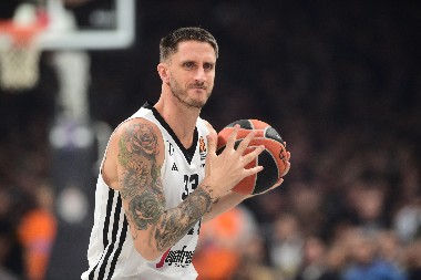 PREDIVNA VEST Košarkaš kom je nedavno dijagnostifikovana leukemija se javio nakon presađene koštane srži (FOTO)