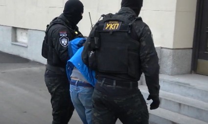 JEZIVO NASILJE U LESKOVCU Mladić (17) posle kraće rasprave brutalno pretukao muškarca na ulici