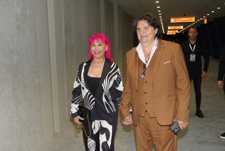 ZORICA BRUNCLIK ZBOG NEVIĐENOG BLAMA GODINAMA NEMA TELEFON Objavila fotografiju zbog koje joj se smejala cela Srbija! (FOTO)