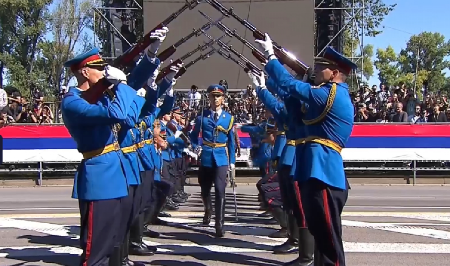 GLEDAJTE EGZERCIR GARDE VOJSKE SRBIJE Najodlikovanija jedinica pokazala besprekorne sposobnosti na vojnoj paradi (FOTO/VIDEO)
