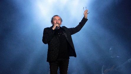 ONA JE IMALA 18 GODINA KADA JU JE SMUVAO, A ON 52! Ovo je žena Željka Bebeka koju je zaveo dok je išla u školu