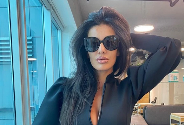 NAŠA PEVAČICA PALA U KOMU Doživela nezgodu, krvava nepomično ležala, pa hitno prevezena u bolnicu!