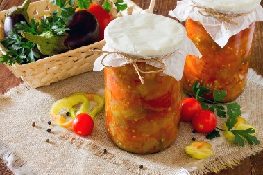 LOVAČKA SALATA POSTAVLJA NOVE TRENDOVE DOBROG UKUSA 100 puta bolja od ajvara